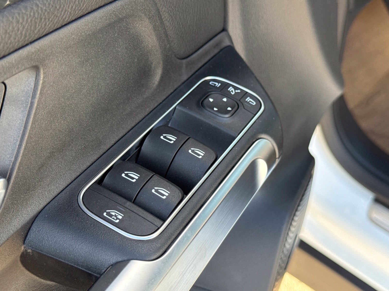 New 2026 Mercedes-Benz GLB 250 4MATIC image 17