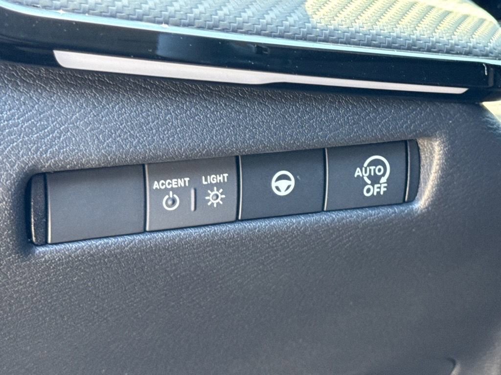 New 2025 Nissan Kicks SR w/ Interior Electronics Package image 16