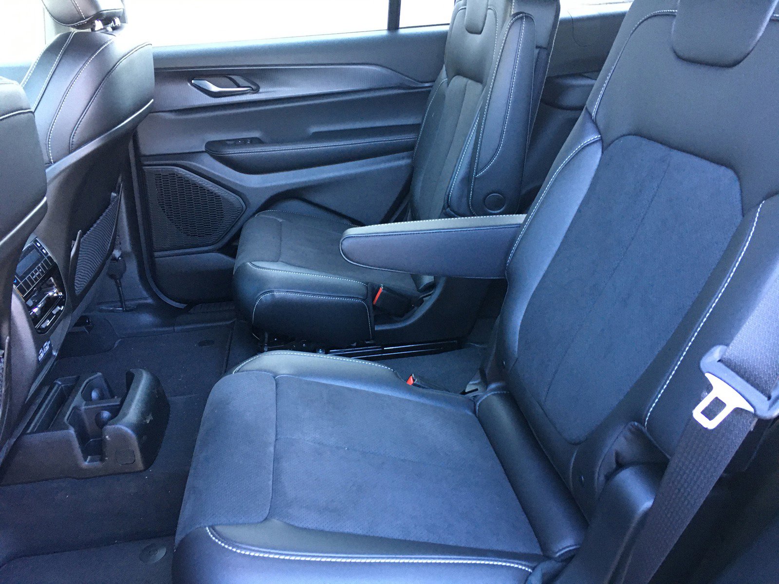 New 2025 Jeep Grand Cherokee L Altitude image 14