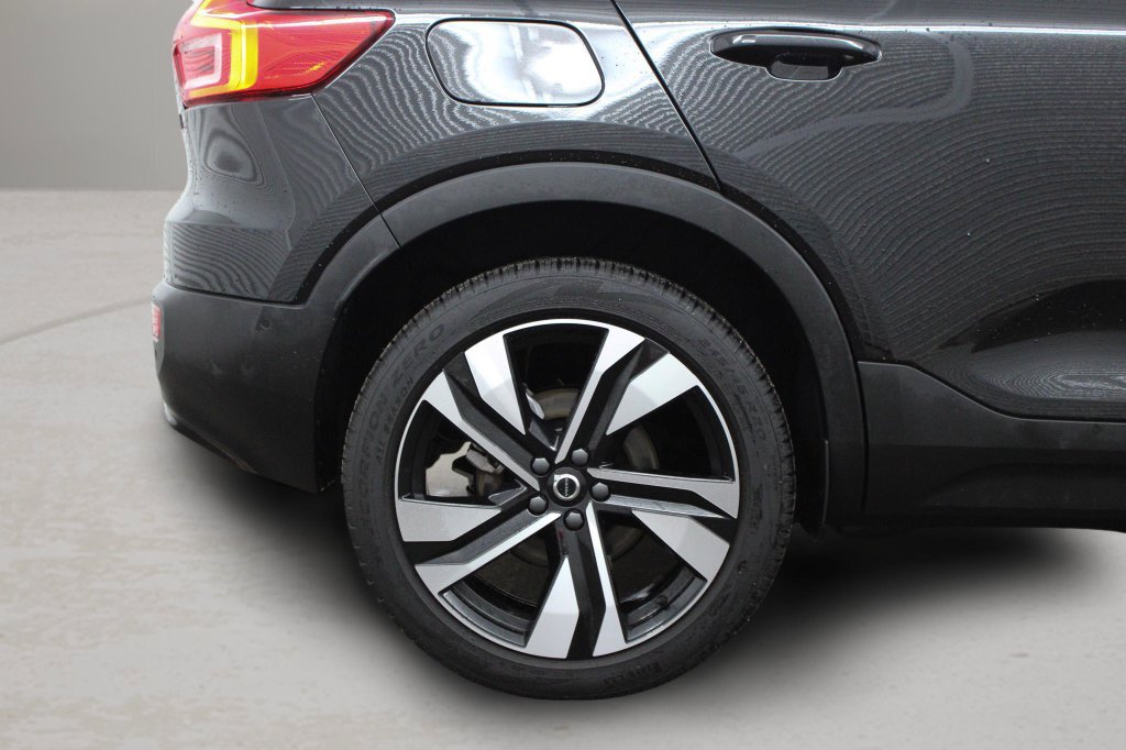 Used 2025 Volvo XC40 B5 Ultra AWD/4WD image 12