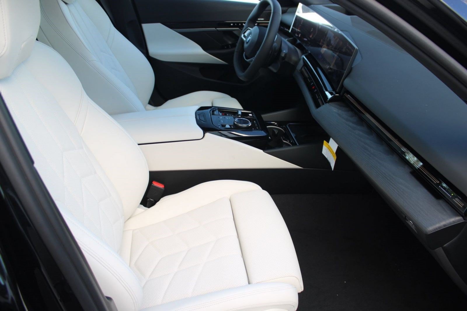 Used 2026 BMW 530i w/ Premium Package RWD image 25