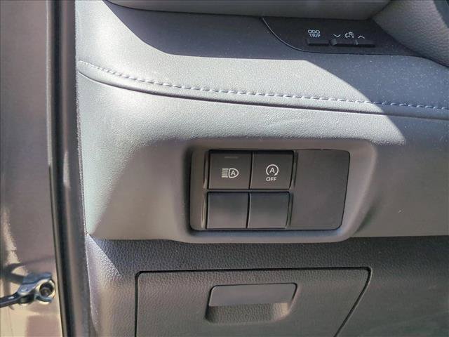 Used 2023 Toyota Highlander L FWD image 11
