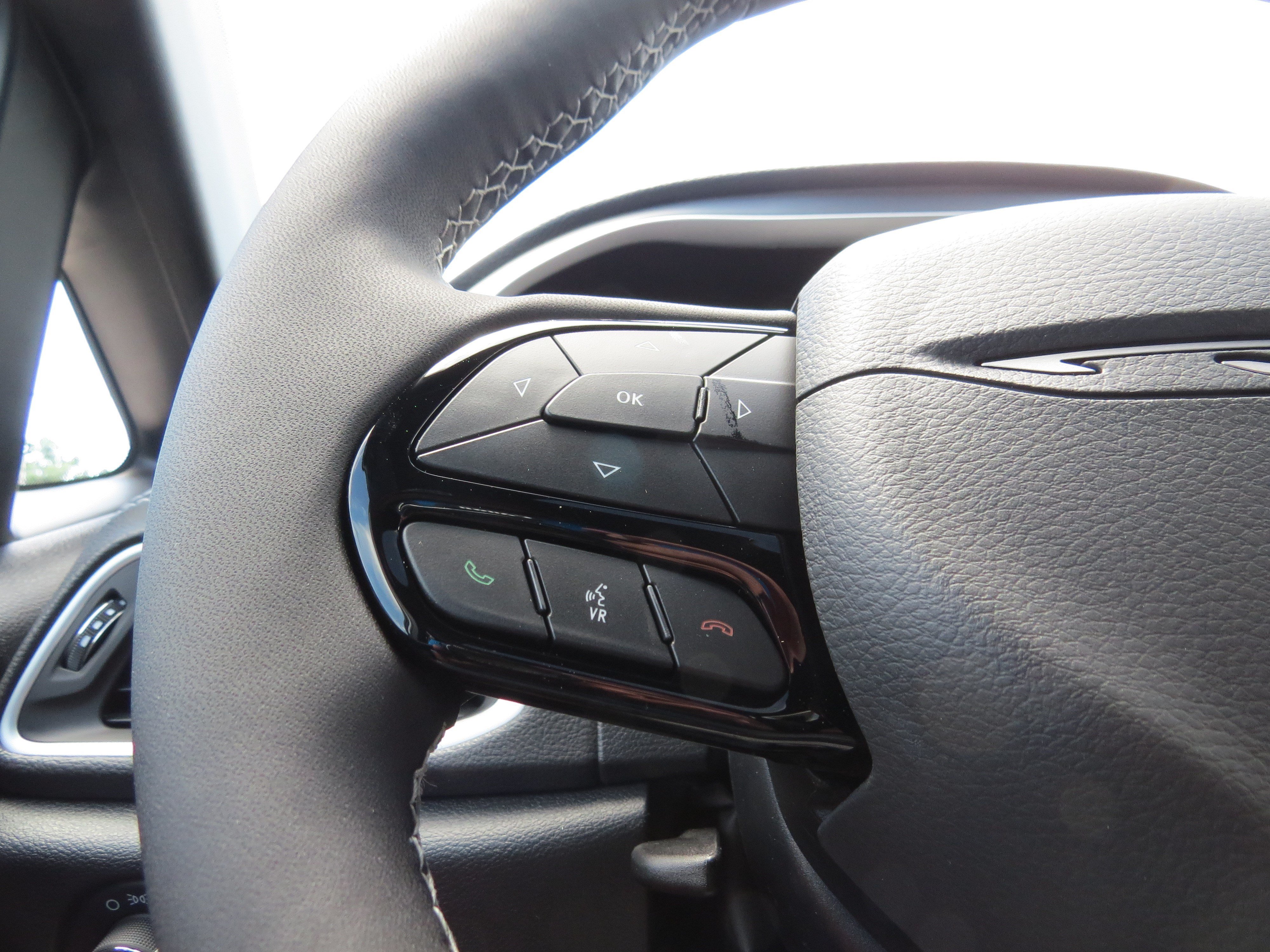 New 2027 Chrysler Pacifica Limited FWD image 16