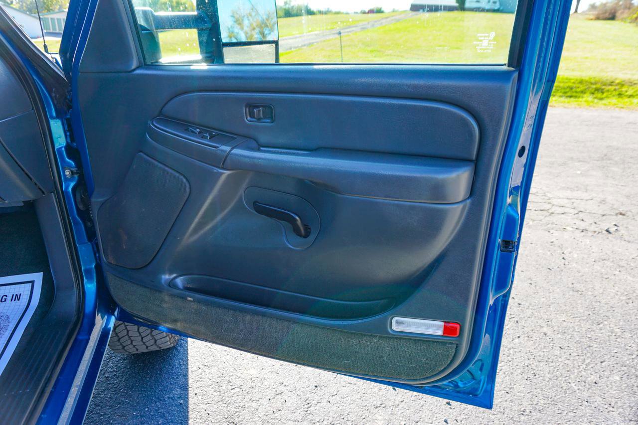 Used 2004 Chevrolet Silverado 2500 LS w/ Snow Plow Prep Package image 26