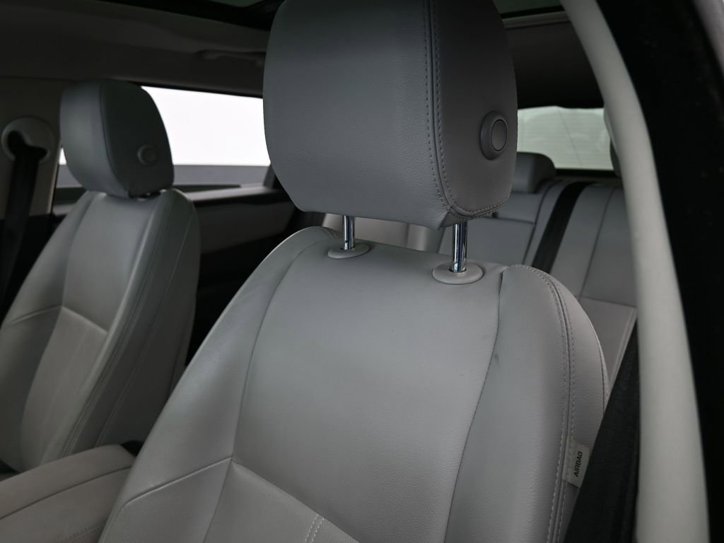 Used 2025 Land Rover Range Rover Velar Dynamic SE image 17