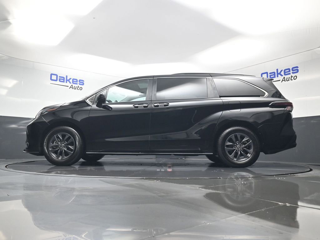 Used 2024 Toyota Sienna XLE image 43