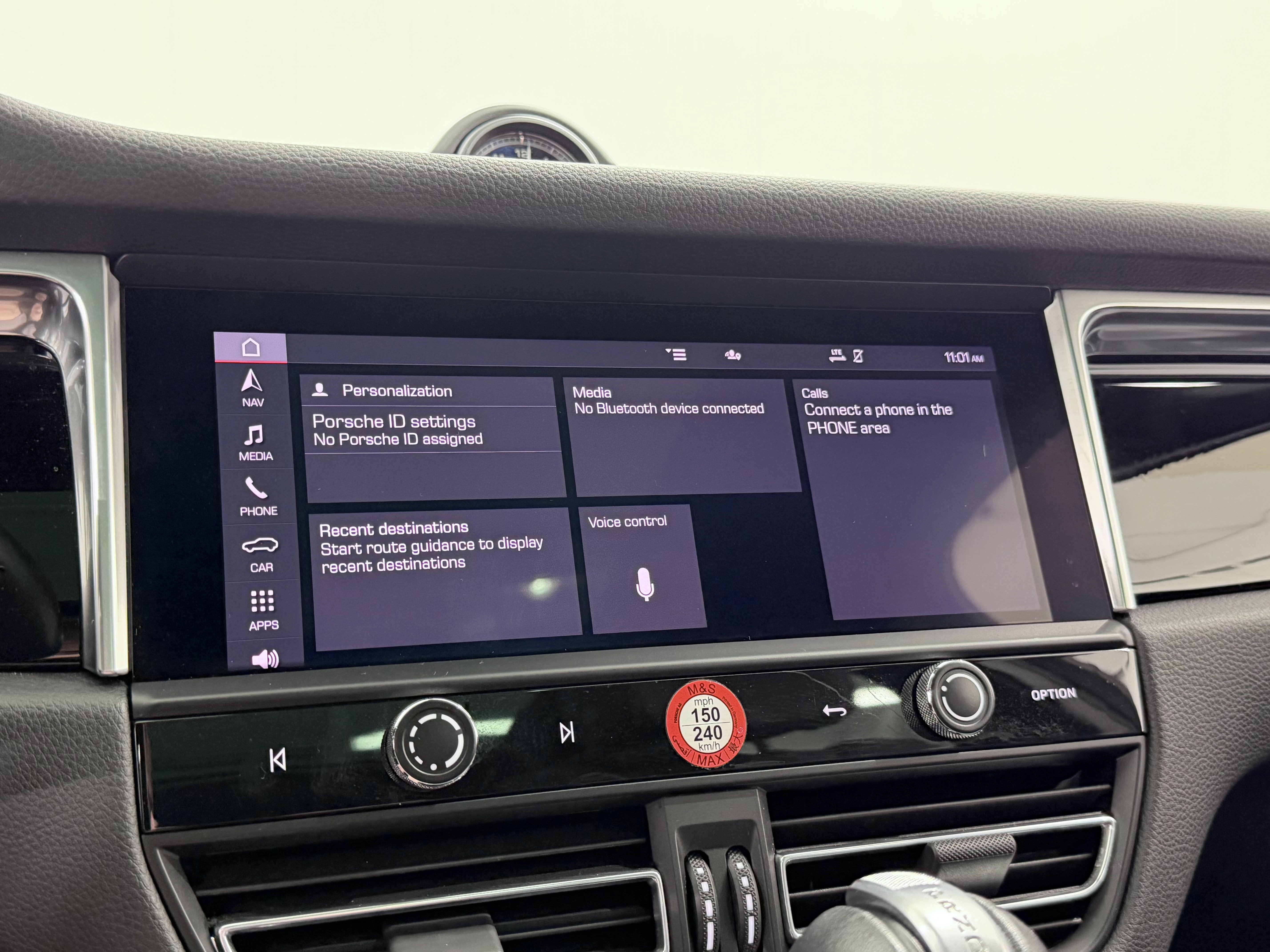 Certified 2022 Porsche Macan image 36