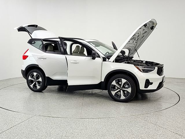 New 2026 Volvo XC40 B5 Plus w/ Climate Package AWD/4WD image 10