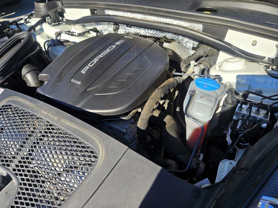 Used 2018 Porsche Macan image 20