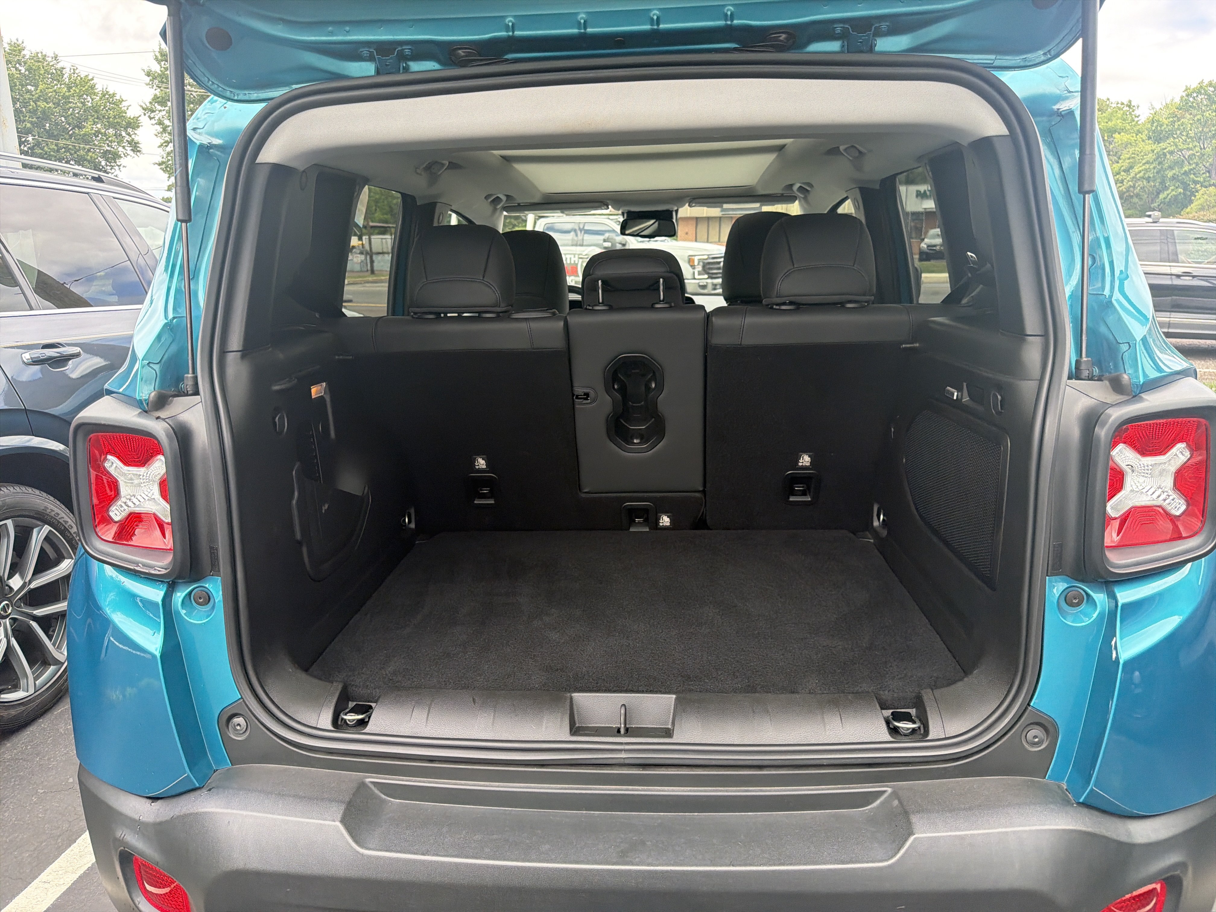 Used 2021 Jeep Renegade Trailhawk w/ Sun & Sound Group AWD/4WD image 9