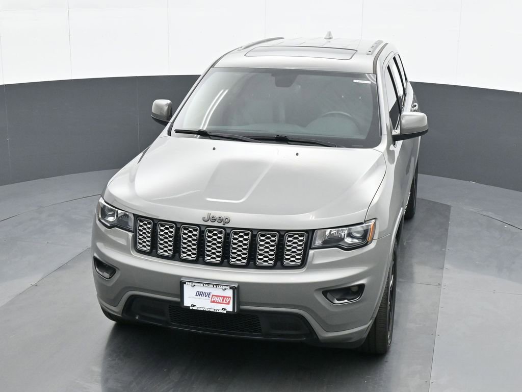 Used 2022 Jeep Grand Cherokee Laredo X image 16