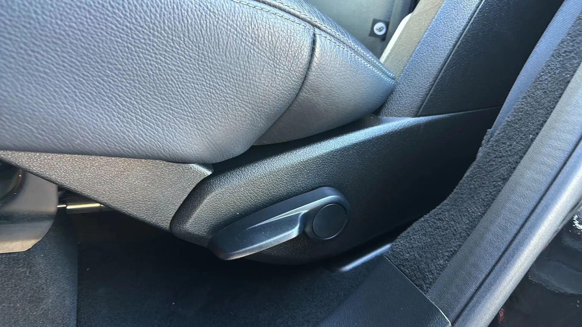 Used 2017 Mercedes-Benz GLS 450 4MATIC image 39