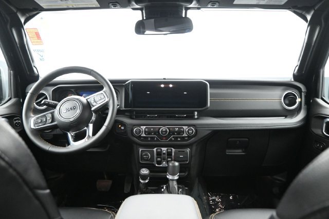 Used 2024 Jeep Wrangler Unlimited Sahara w/ Dual Top Group AWD/4WD image 9