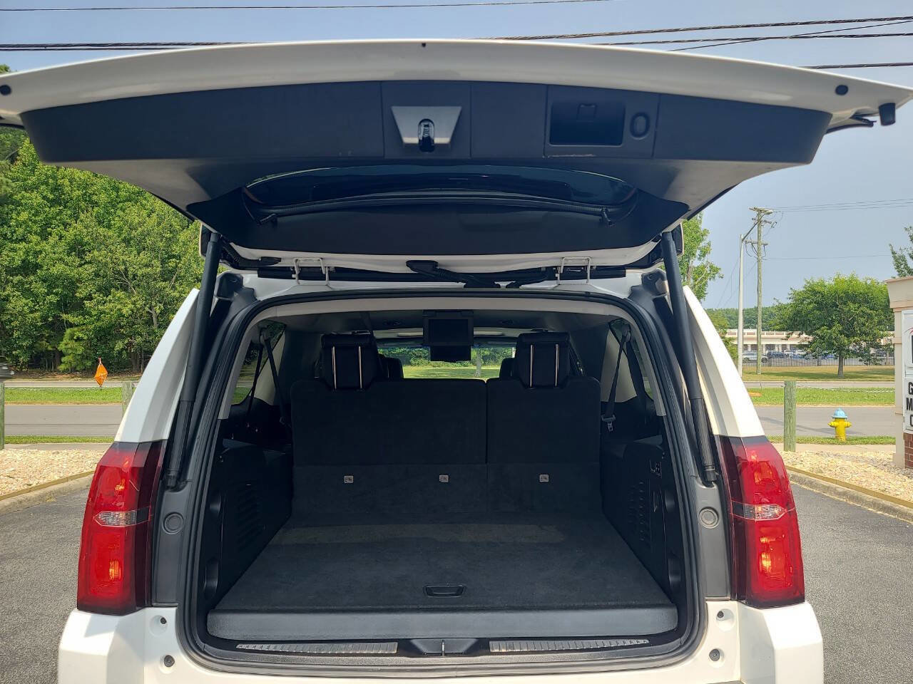 Used 2019 Chevrolet Suburban LT AWD/4WD image 31