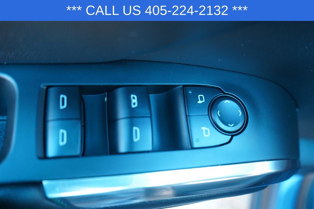 Used 2025 Chevrolet Traverse LT image 32