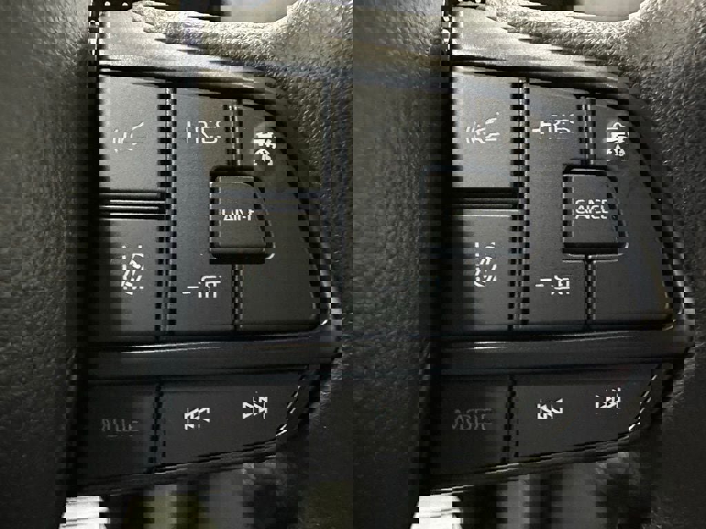 Used 2025 Toyota Sienna LE image 19