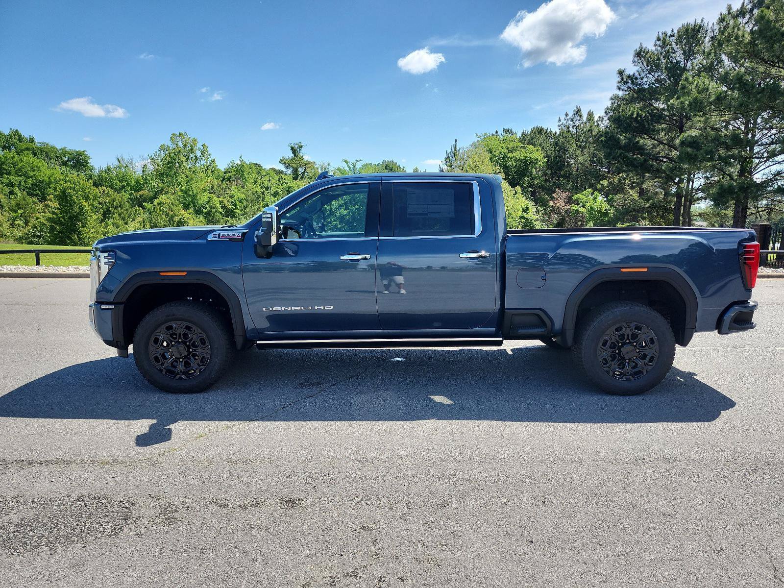 New 2026 GMC Sierra 2500 Denali w/ Denali Reserve Package AWD/4WD image 2