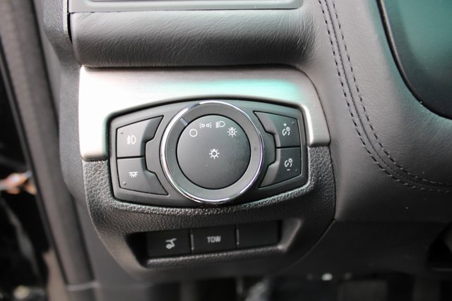 Used 2017 Ford Explorer Platinum image 15