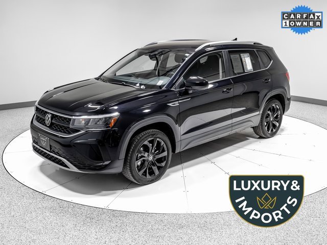 Used 2024 Volkswagen Taos SE w/ Black Wheel Package