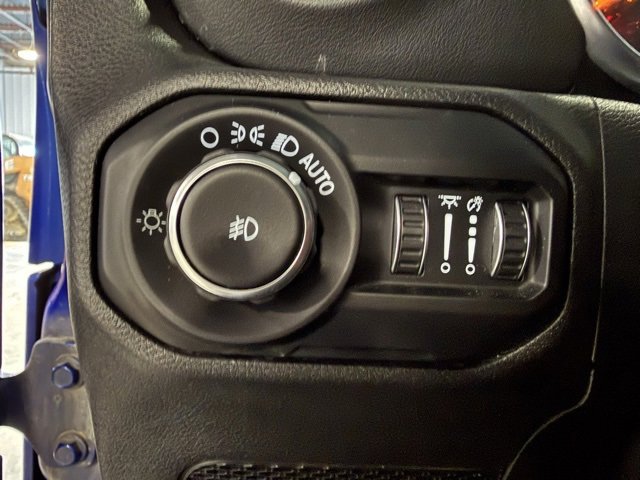 Used 2018 Jeep Wrangler Unlimited Sahara w/ Dual Top Group image 13