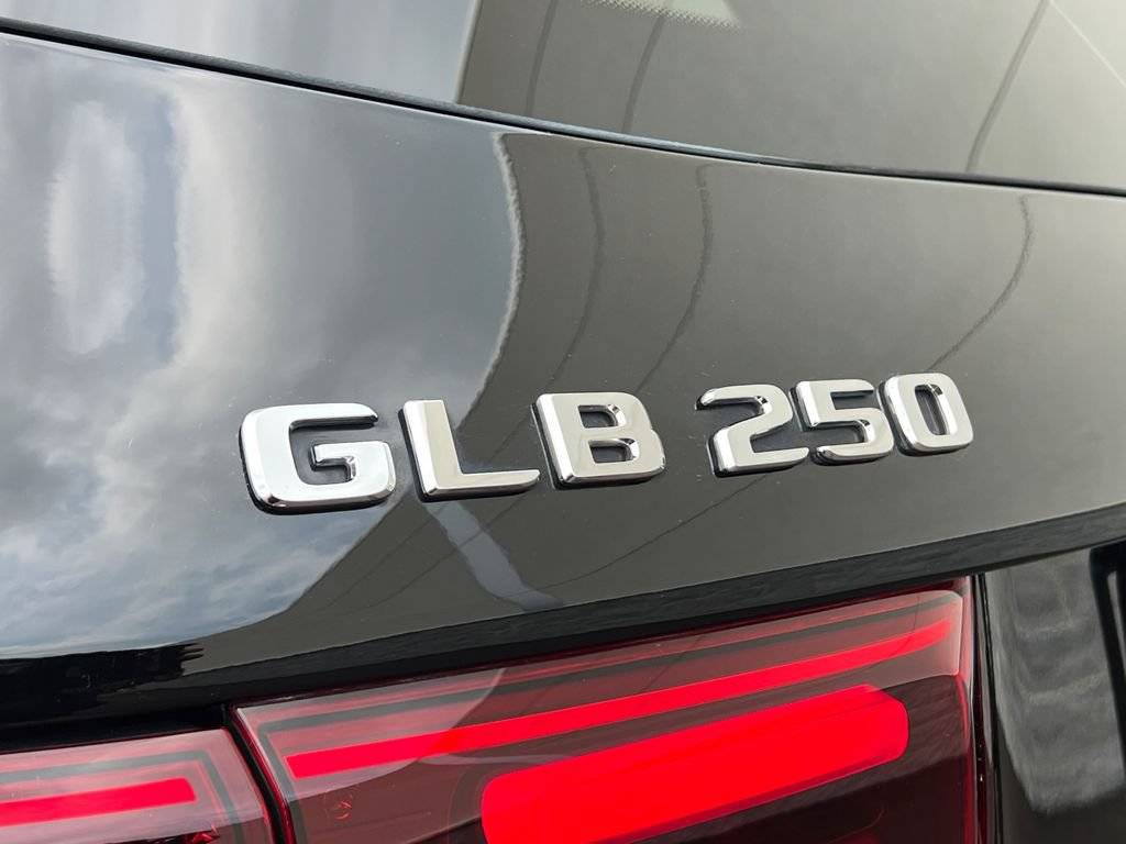 Used 2024 Mercedes-Benz GLB 250 4MATIC image 30