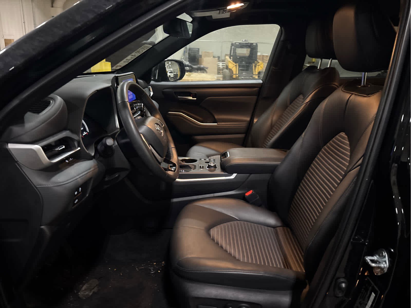 Used 2025 Toyota Highlander XSE image 9