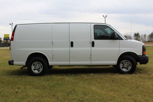 Used 2009 Chevrolet Express 2500 image 6
