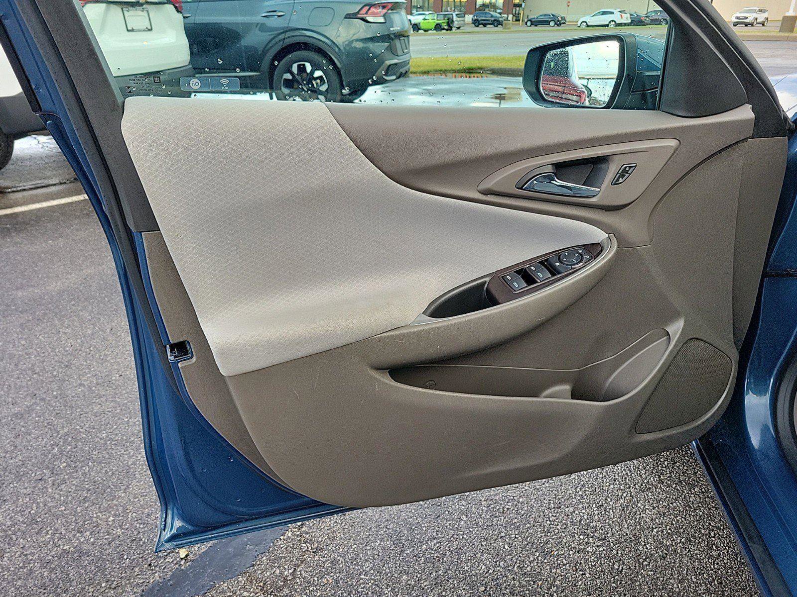 Used 2024 Chevrolet Malibu LT image 18