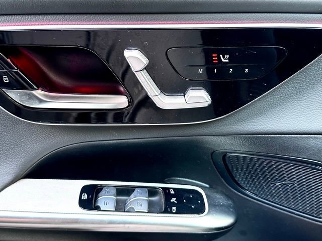 Used 2025 Mercedes-Benz GLC 300 4MATIC image 24