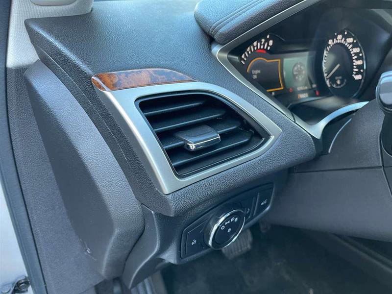 Used 2013 Lincoln MKZ image 24