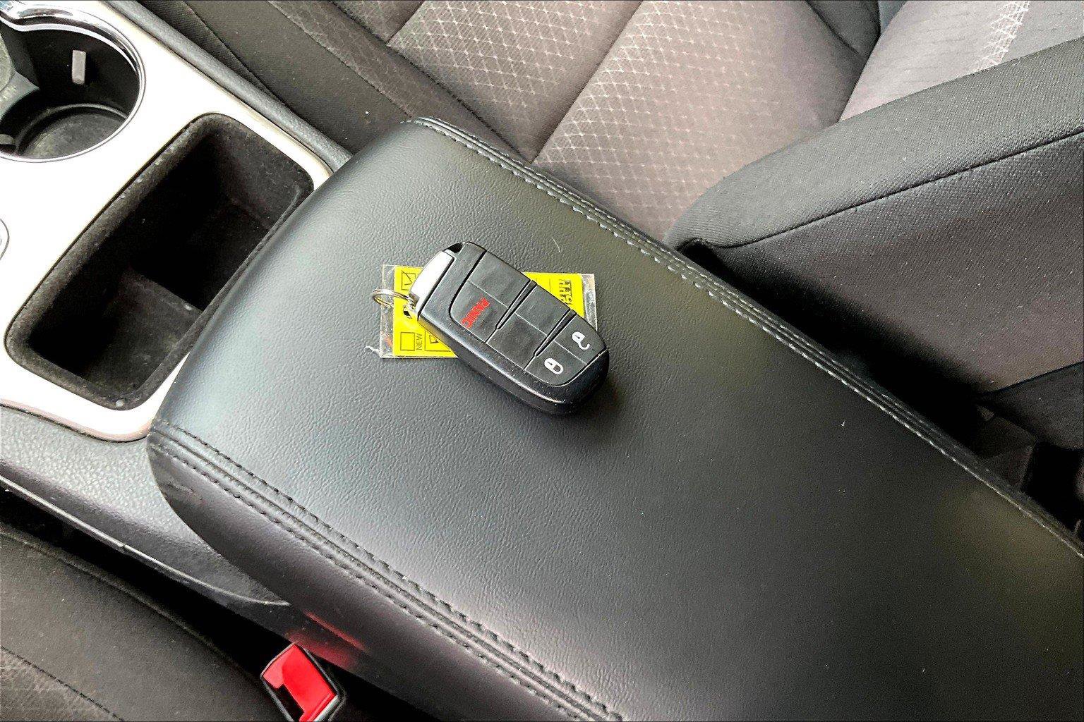 Used 2021 Jeep Grand Cherokee Laredo AWD/4WD image 12