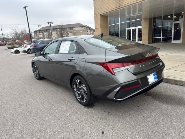 Used 2024 Hyundai Elantra SEL w/ Convenience Package image 2