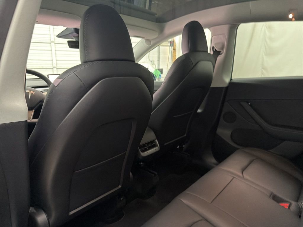 Used 2022 Tesla Model Y Long Range AWD/4WD image 18