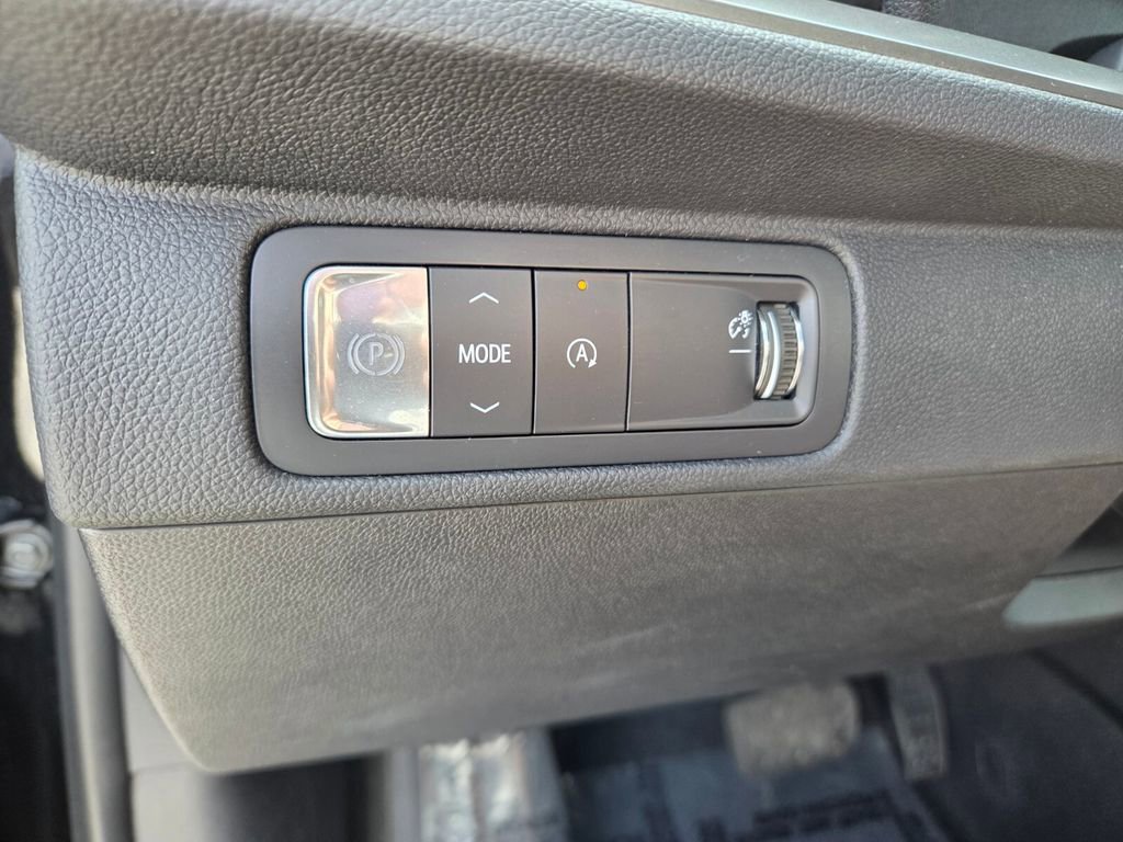 Certified 2025 Chevrolet Traverse LT FWD image 23