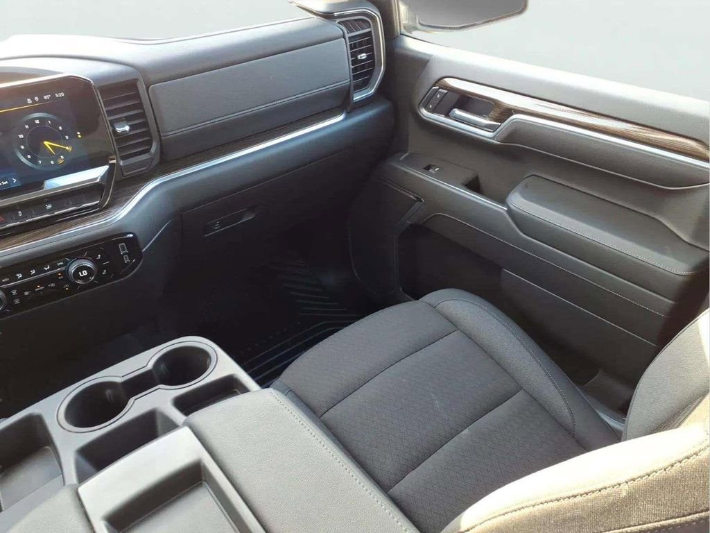 Used 2025 Chevrolet Silverado 1500 LT AWD/4WD image 12