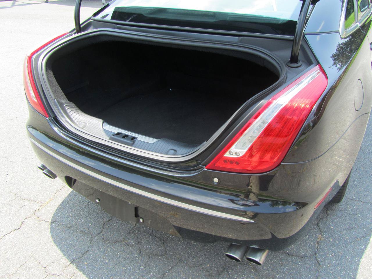 Used 2014 Jaguar XJ R Long Wheel Base RWD image 21