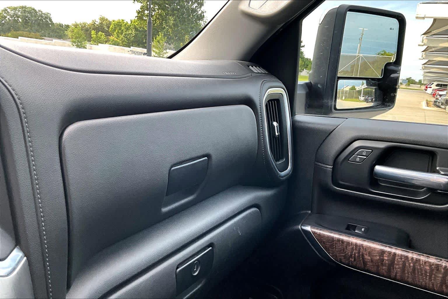 Used 2022 GMC Sierra 3500 Denali w/ Denali Ultimate Package AWD/4WD image 23