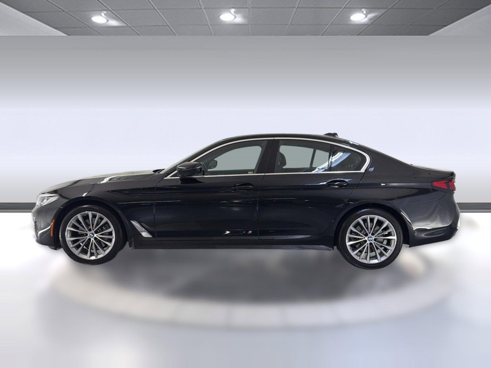 Used 2023 BMW 530i w/ Convenience Package RWD image 2