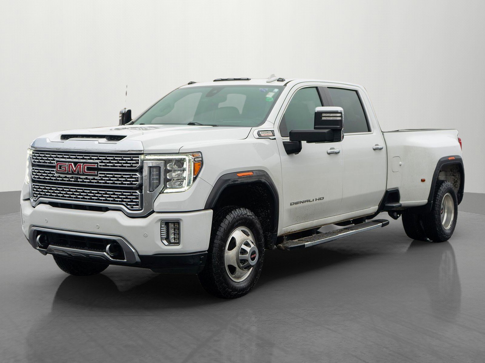 Used 2022 GMC Sierra 3500 Denali w/ Denali Ultimate Package image 3