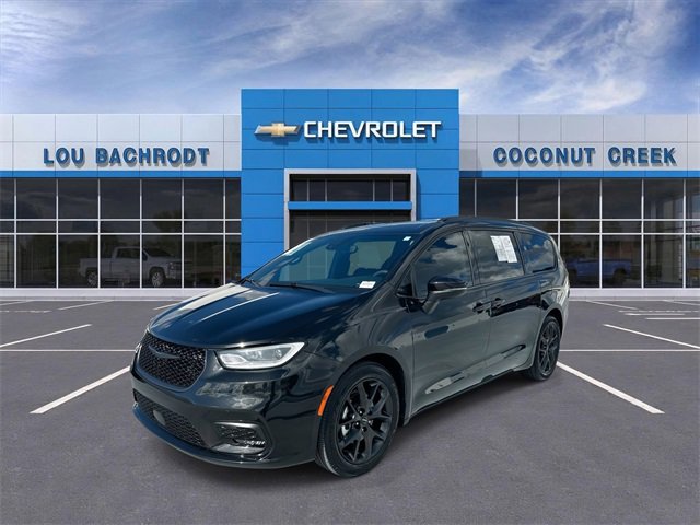 Used 2023 Chrysler Pacifica Touring-L w/ S Appearance Package image 4