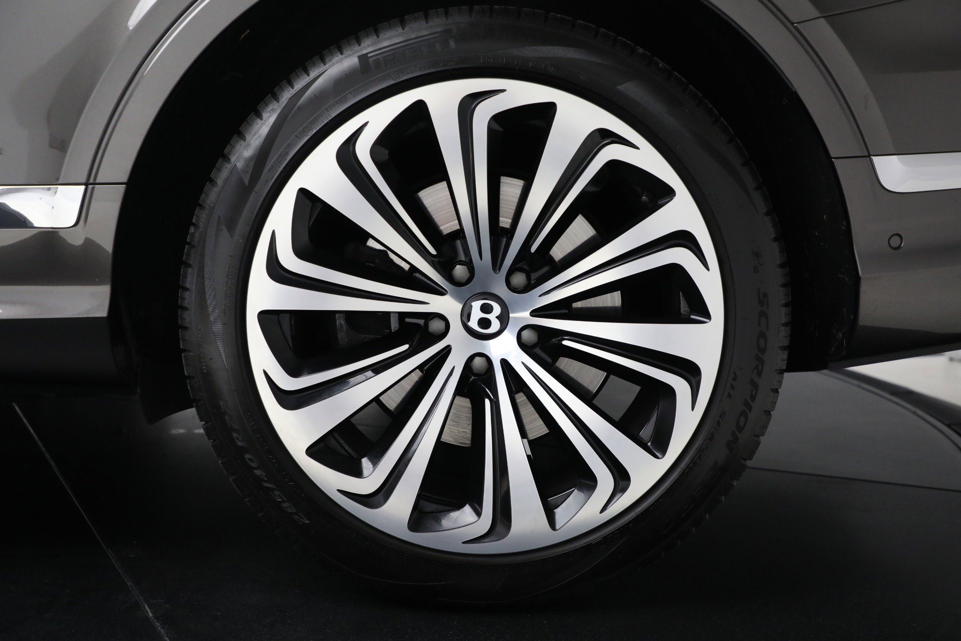 Certified 2021 Bentley Bentayga image 14