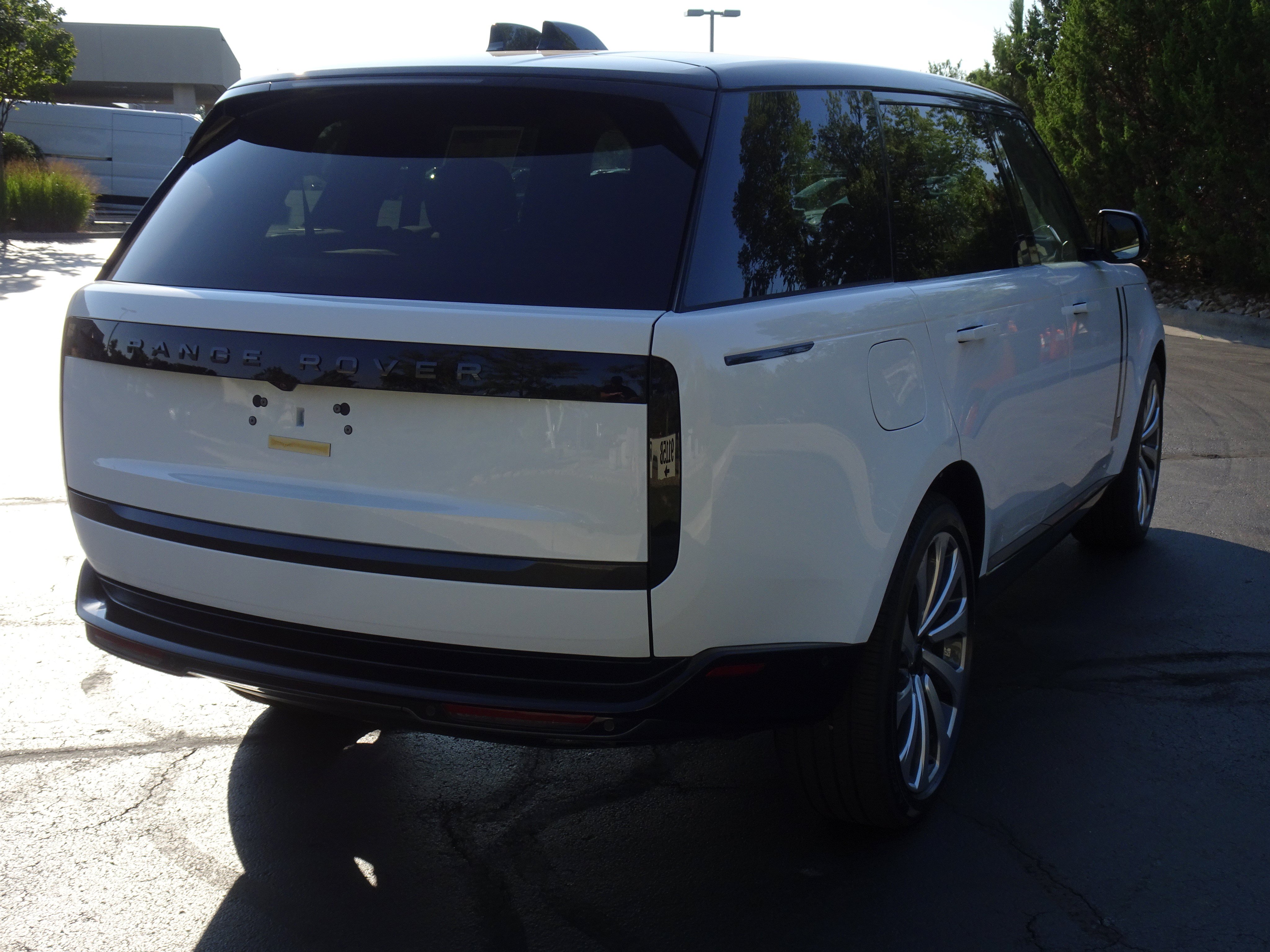 New 2026 Land Rover Range Rover Long Wheelbase SE AWD/4WD image 10