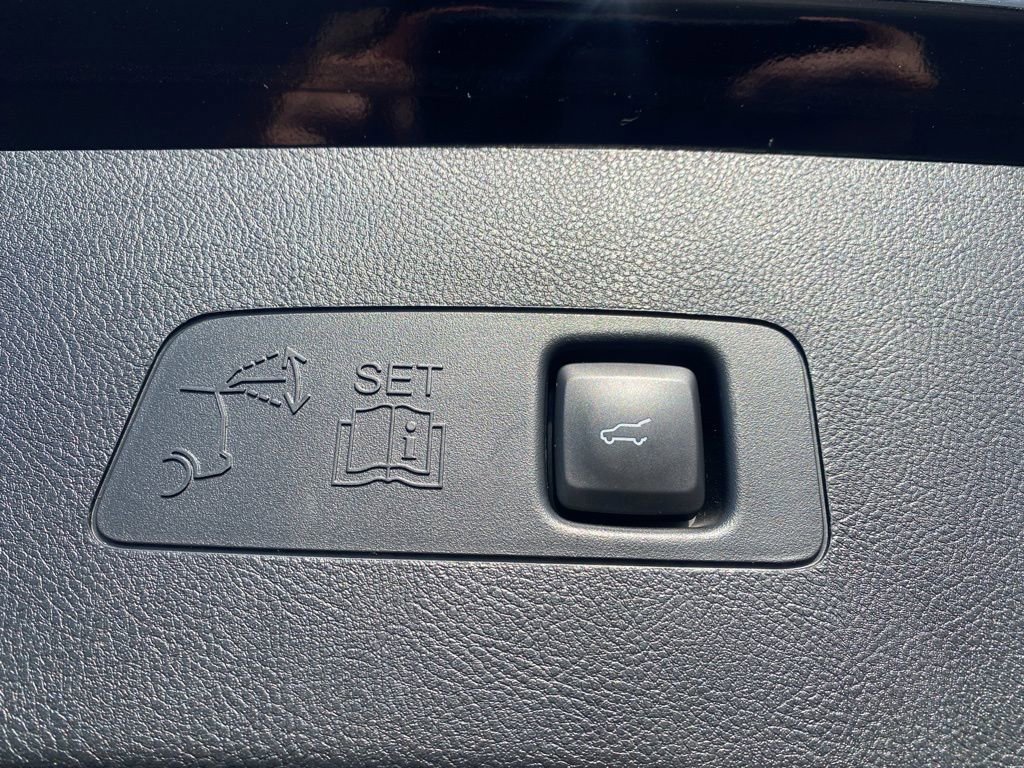 Used 2020 Lincoln Corsair Reserve w/ Equipment Group 202A image 11