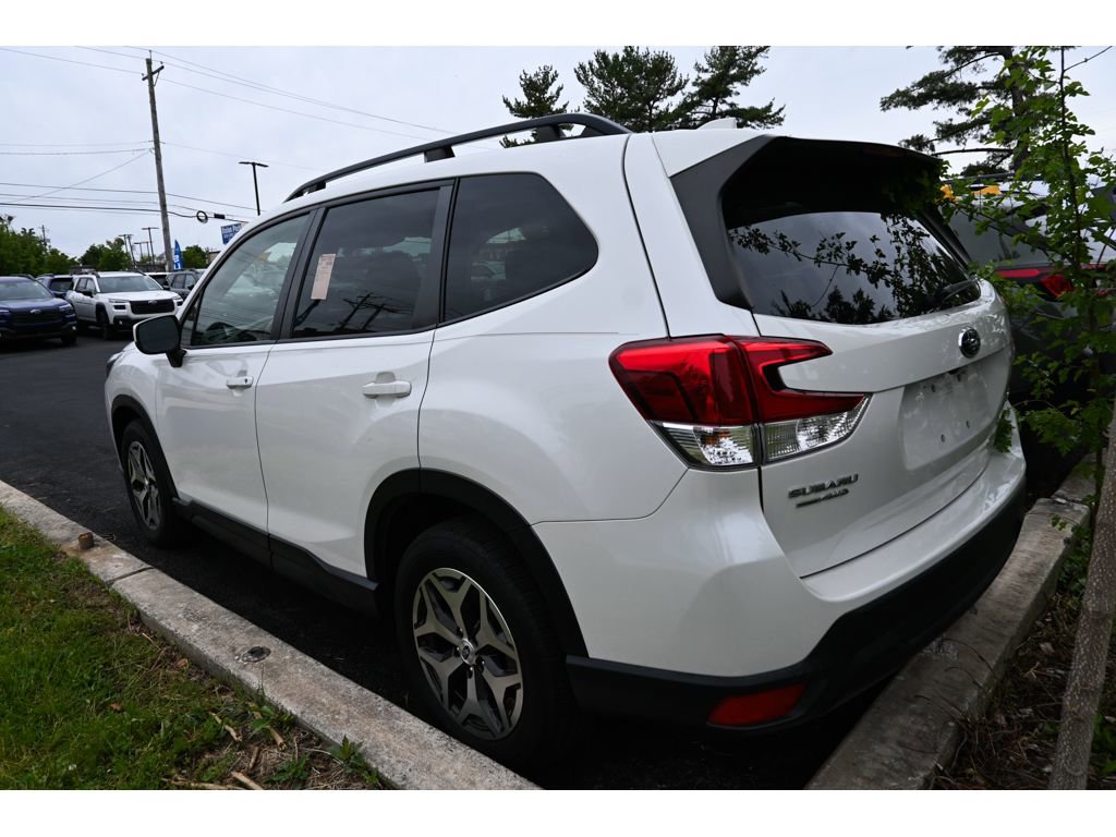 Used 2022 Subaru Forester Premium AWD/4WD image 4