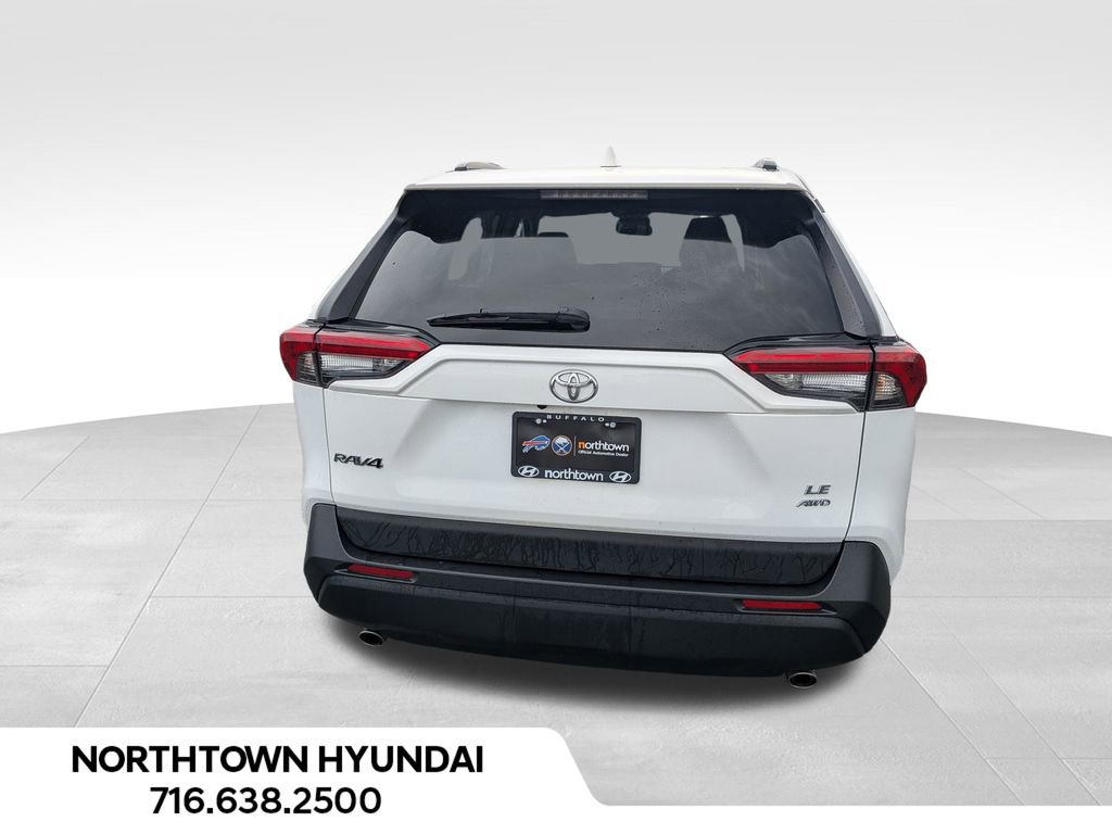 Used 2021 Toyota RAV4 LE AWD/4WD image 14