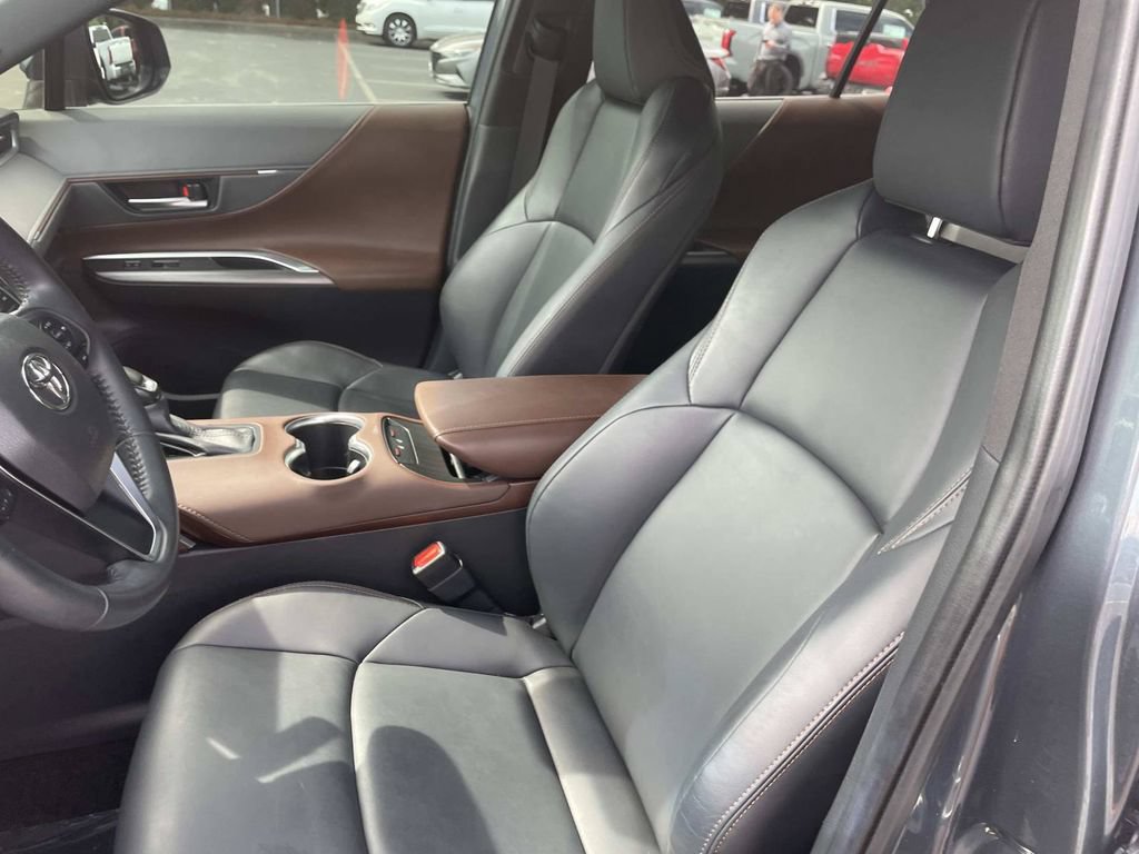 Used 2024 Toyota Venza XLE AWD/4WD image 26