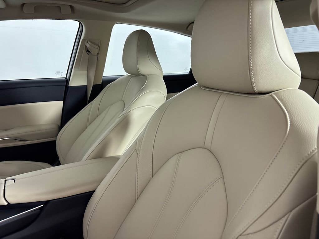 Certified 2021 Toyota Avalon XLE w/ Moonroof Package image 10