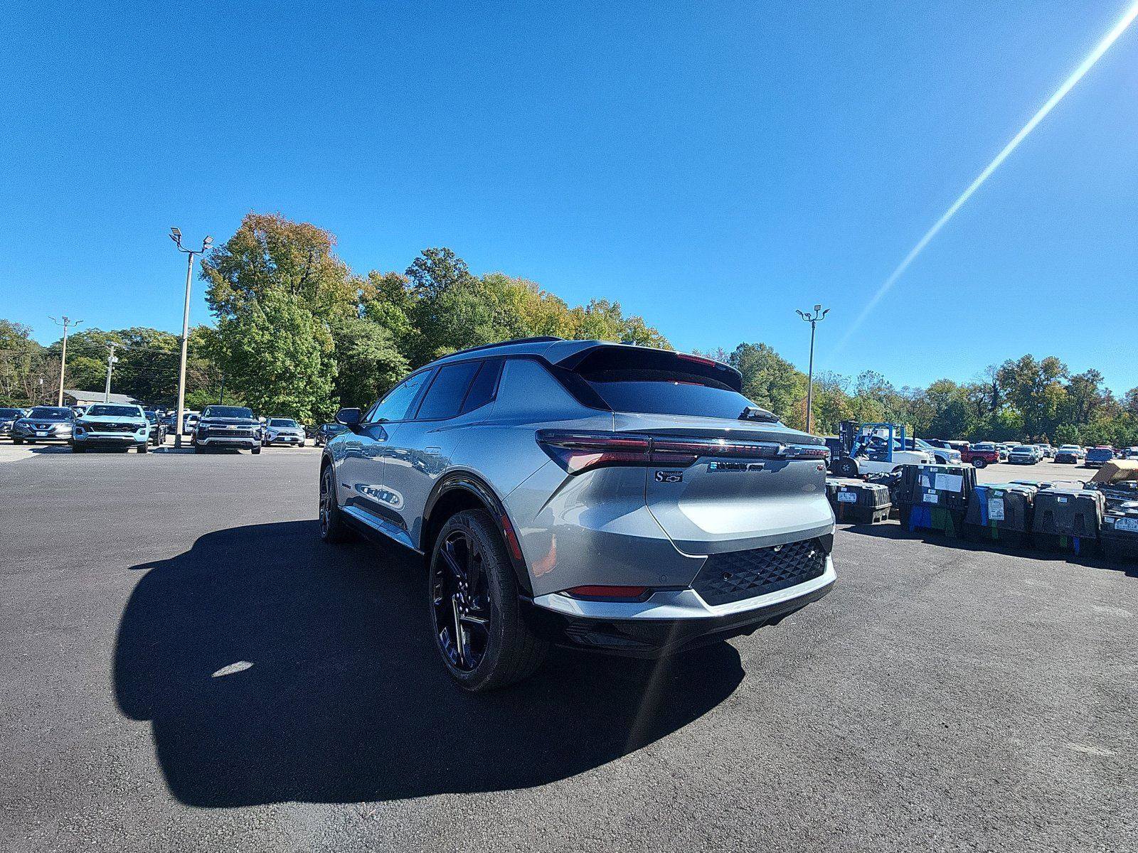 New 2025 Chevrolet Equinox EV RS AWD/4WD image 3