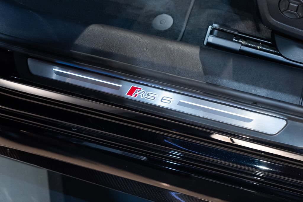 Used 2021 Audi RS 6 AWD/4WD image 28