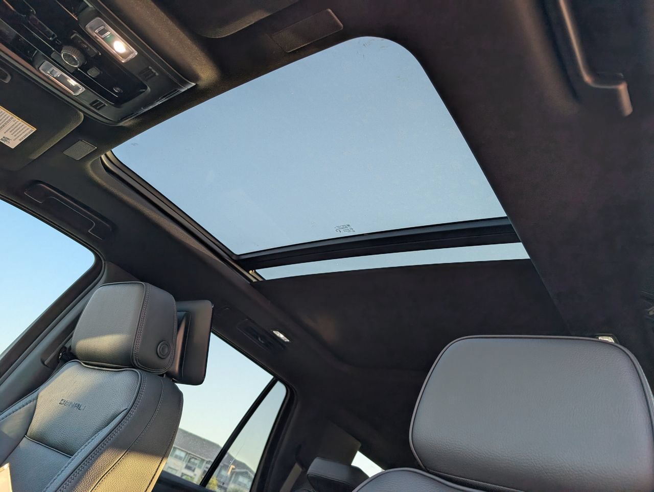 New 2026 GMC Yukon Denali w/ Denali Reserve Package AWD/4WD image 19